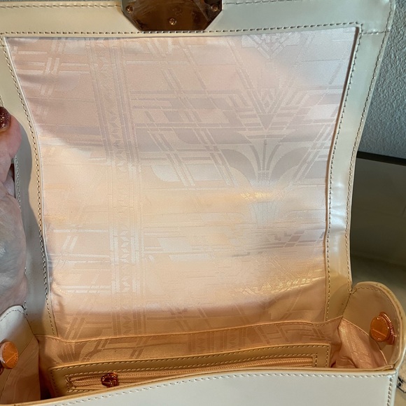 Beautiful like new Ted Baker London light pink purse. - Picture 6 of 10